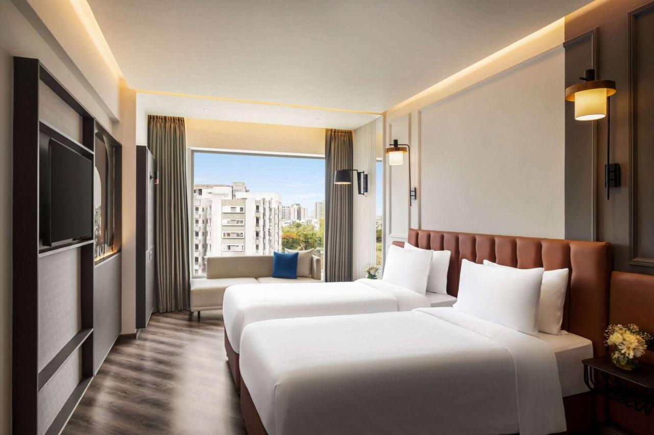 Ramada Encore By Wyndham Indore Nipania Exterior foto