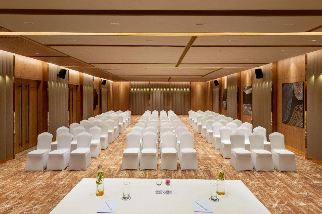 Ramada Encore By Wyndham Indore Nipania Exterior foto