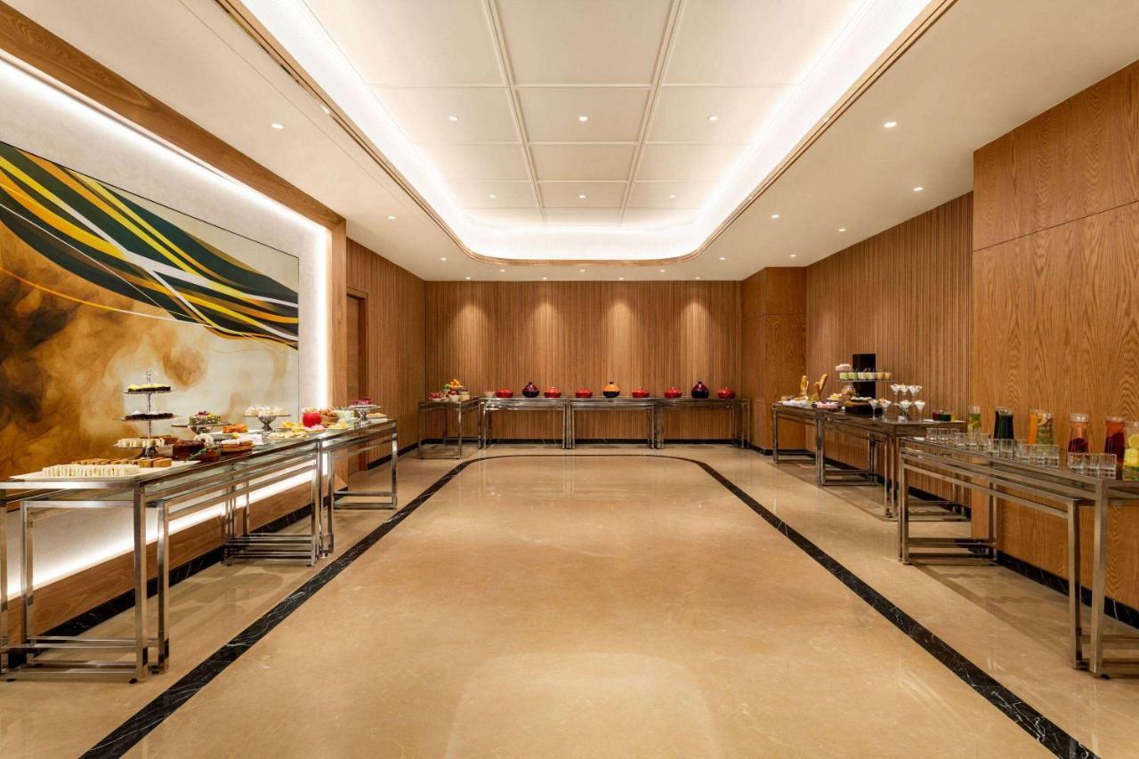 Ramada Encore By Wyndham Indore Nipania Exterior foto