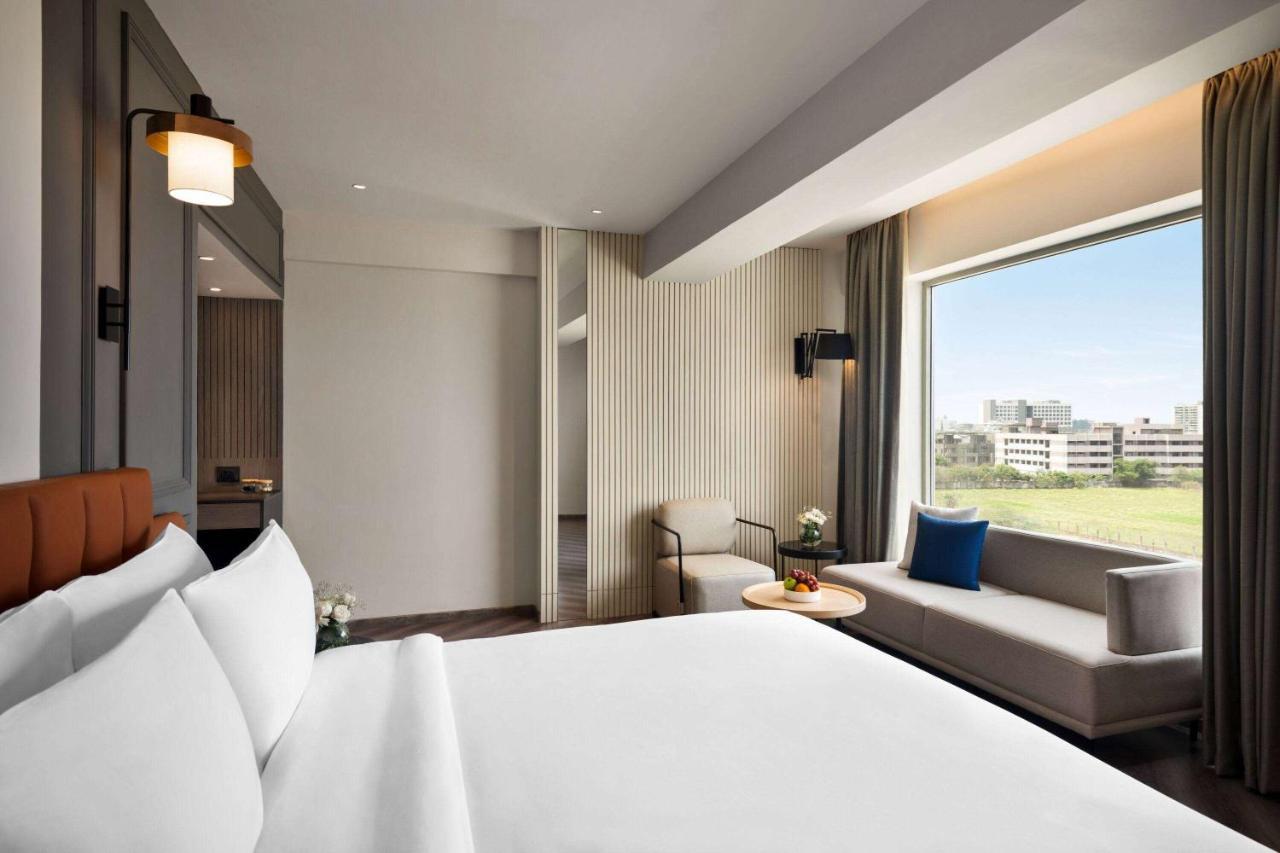 Ramada Encore By Wyndham Indore Nipania Exterior foto