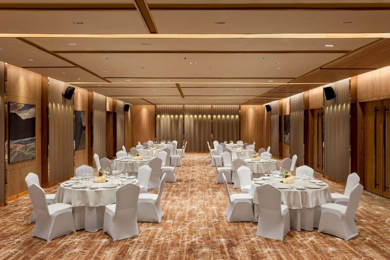 Ramada Encore By Wyndham Indore Nipania Exterior foto